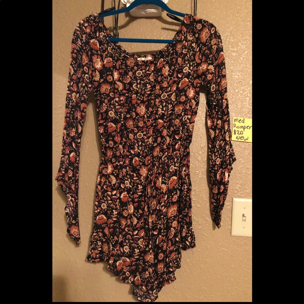 Floral Romper. Flare arms